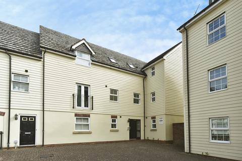 2 bed property, in Mazurek Way, £120,000