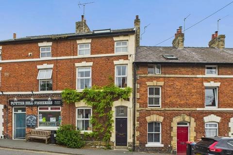 3 bed property, in 12 Potter Hill, £175,000