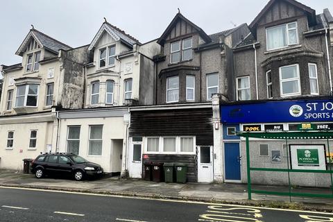 1 bed property, in Second Floor Flat 158 Saltash Road, £50,000