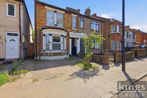 2 bed property, in Ordnance Road, £299,995