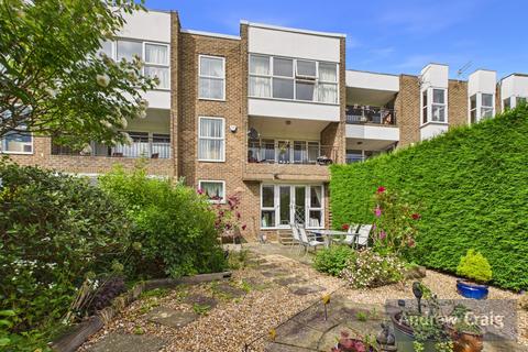 4 bed property, in Albany Mews, £500,000