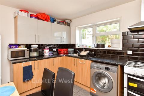 3 bed property, in Whitehawk Way, £375,000