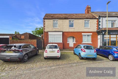 3 bed property, in Lawe Road, £200,000