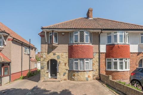 3 bed property, in Wricklemarsh Road, £665,000