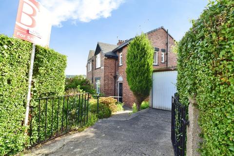 3 bed property, in Overton Road, £195,000