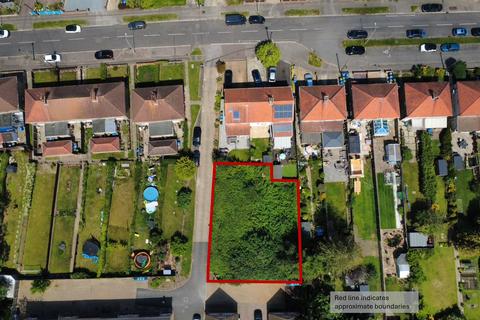 Land, in Land at Longbrook Close, £50,000