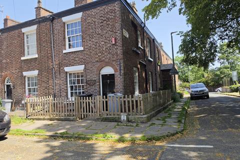 2 bed property, in High Street, £200,000