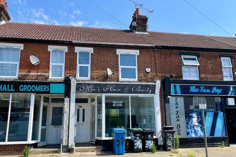 1 bed property, in 31 & 31a Foxhall Road, £120,000