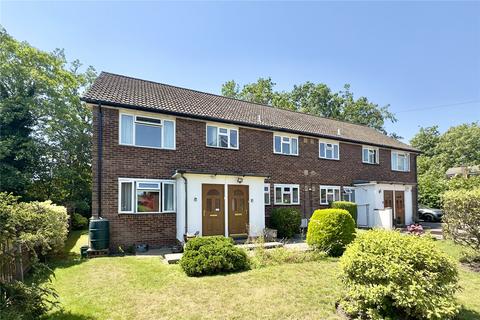 2 bed property, in Victoria Road, £250,000
