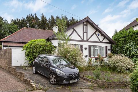 3 bed property, in Ashurst Road, £899,950