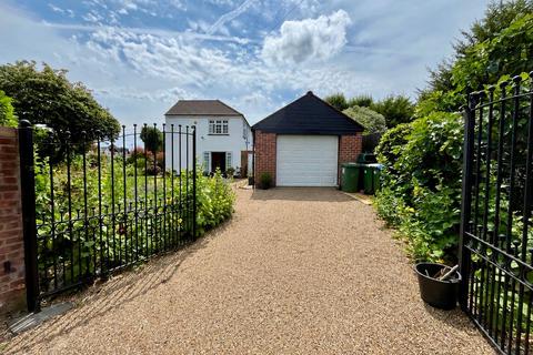 4 bed property, in Lansdown Road, £825,000