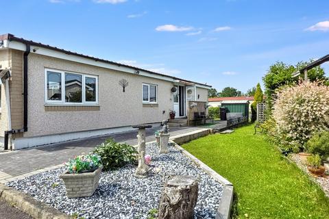 2 bed property, in Moor Lane, £95,000