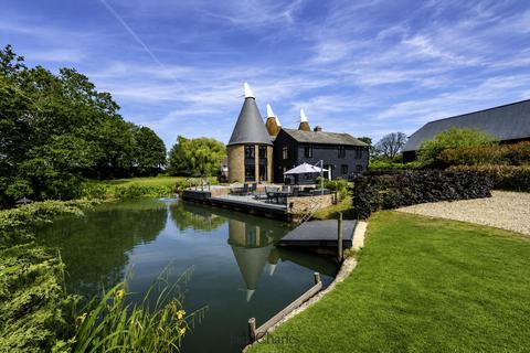 5 bed property, in Hillview Road, £2,850,000
