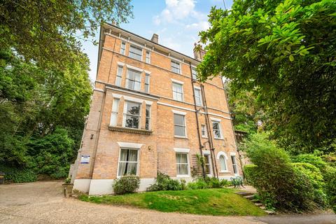 1 bed property, in St. Stephens Road, £210,000