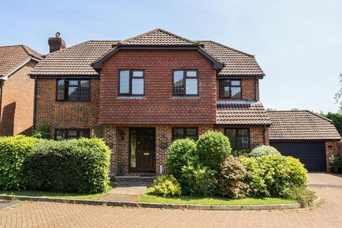 5 bed property, in Ashdown Chase, £675,000