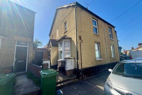 3 bed property, in Palmerston Road, £190,000