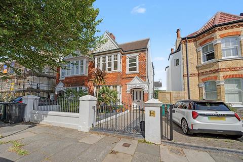 3 bed property, in Sackville Gardens, £550,000