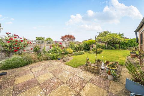 3 bed property, in Lambert Close, £370,000