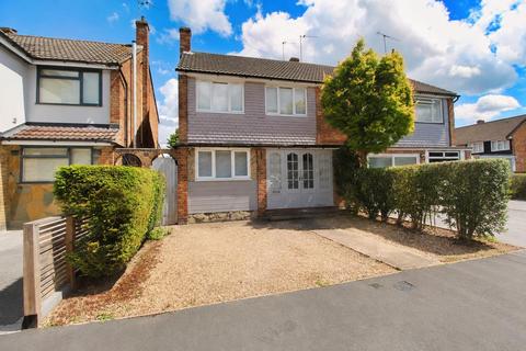 3 bed property, in Oxford Close, £450,000