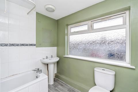 2 bed property, in Norris Close, £280,000