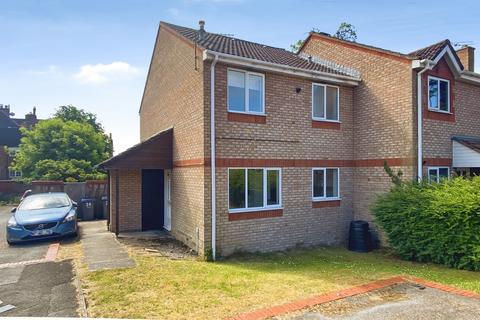 1 bed property, in Seymour Court, £140,000