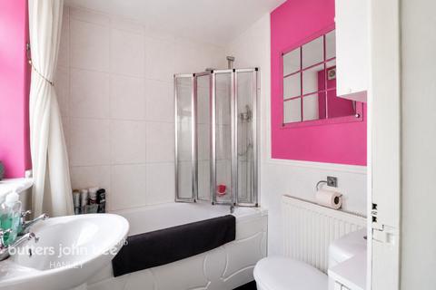 2 bed property, in Lime Street, £115,000