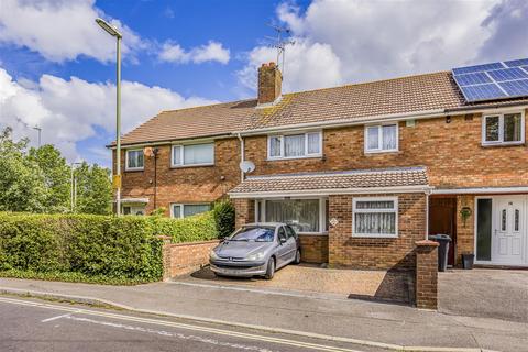 3 bed property, in Selborne Avenue, £285,000