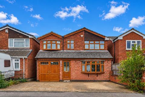 4 bed property, in Disney Close, £280,000
