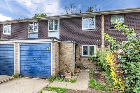 4 bed property, in Pinewood Grove, £450,000
