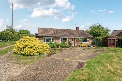 3 bed property, in Hawthorn Road, £825,000