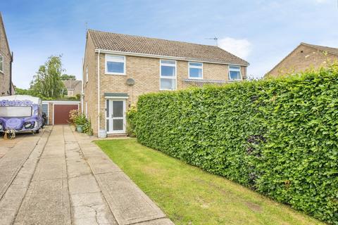 3 bed property, in Orchard Close, £350,000