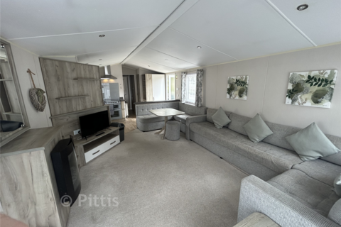 2 bed property, in Rookley Country Park, £33,000