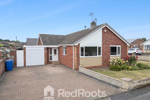3 bed property, in Newlands Avenue, £325,000