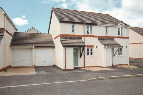 2 bed property, in Ensign Court, £225,000