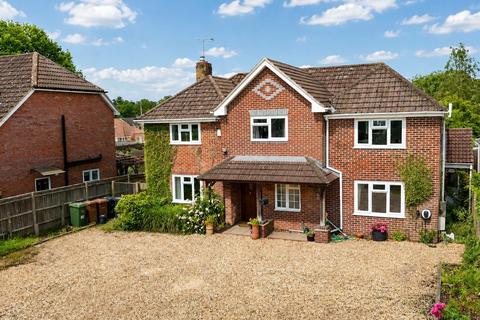 5 bed property, in Lower Common Road, £1,050,000