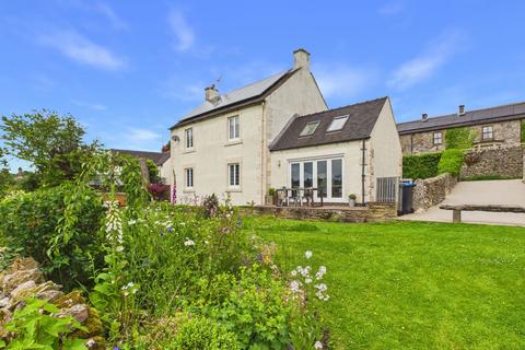 6 bed property, in The Beeches, £875,000