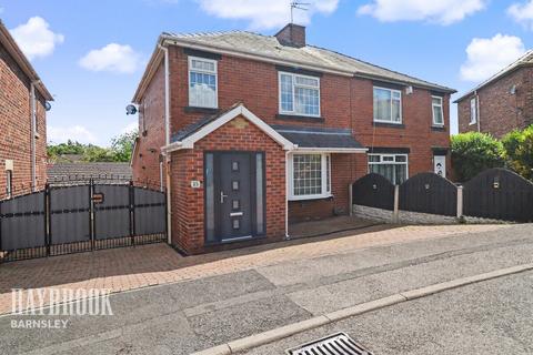 3 bed property, in Hollycroft Avenue, £220,000