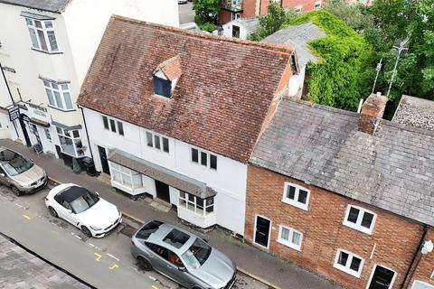 5 bed property, in Ely Street, £200,000