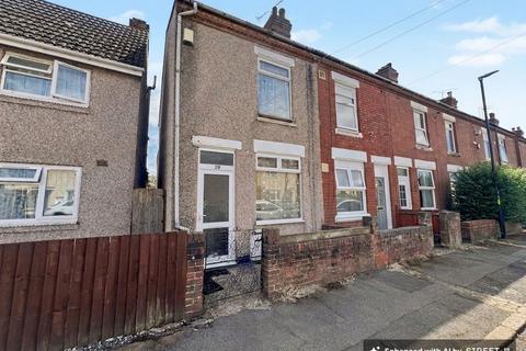 2 bed property, in Orwell Road, £170,000