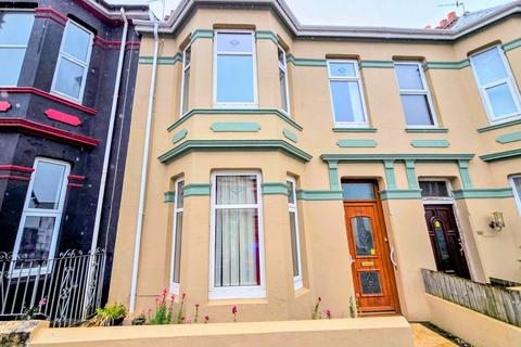 3 bed property, in Beaumont Road, £200,000