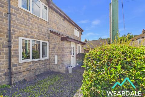2 bed property, in The Causeway, £158,000