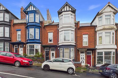 5 bed property, in Salmon Street, £120,000