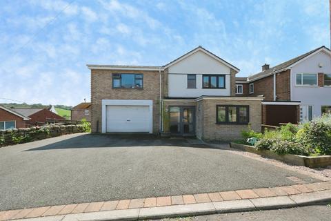 5 bed property, in Malthouse Lane, £370,000