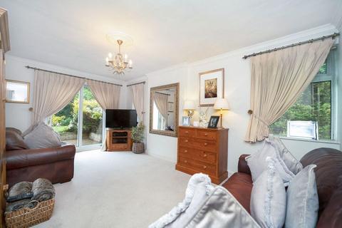 4 bed property, in Lossie Drive, £860,000