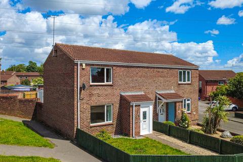 2 bed property, in Darwin Close, £210,000