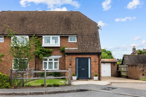3 bed property, in Pattenden Gardens, £450,000