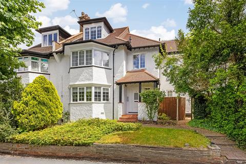 2 bed property, in Mayfield Road, £315,000