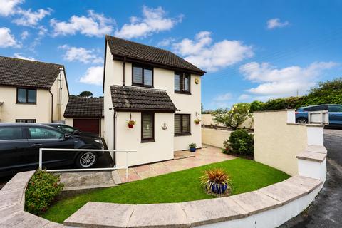 3 bed property, in Cedars Park, £350,000