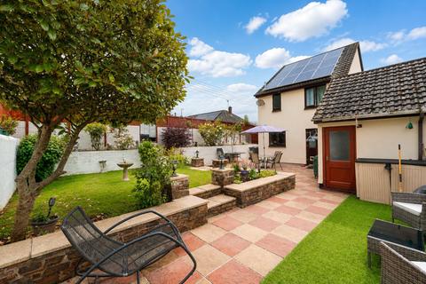 3 bed property, in Cedars Park, £350,000