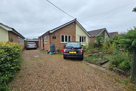 2 bed property, in Post Office Road, £300,000